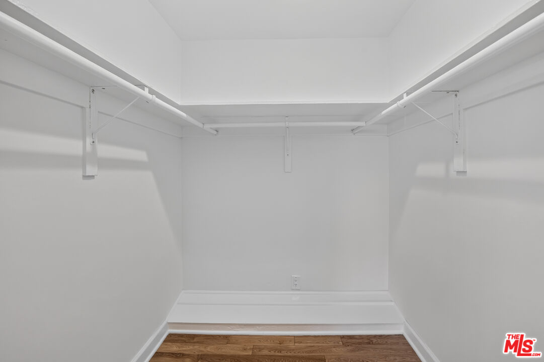 1301 N Flores St Unit: 4