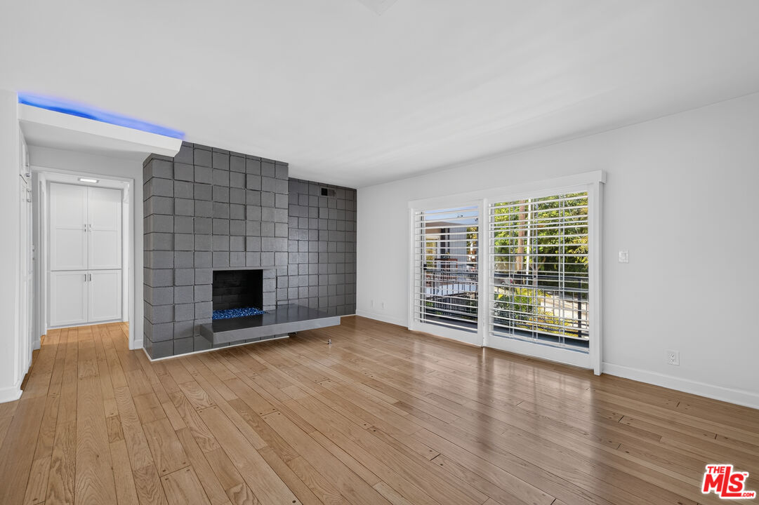 1301 N Flores St Unit: 4