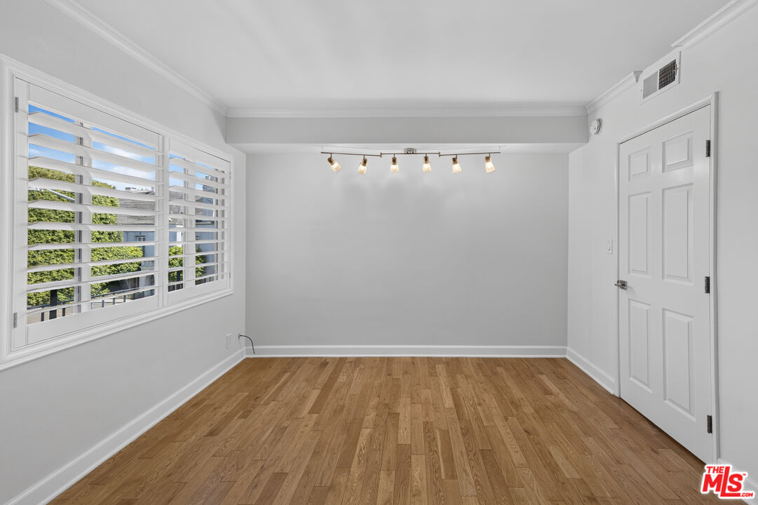 1301 N Flores St Unit: 4