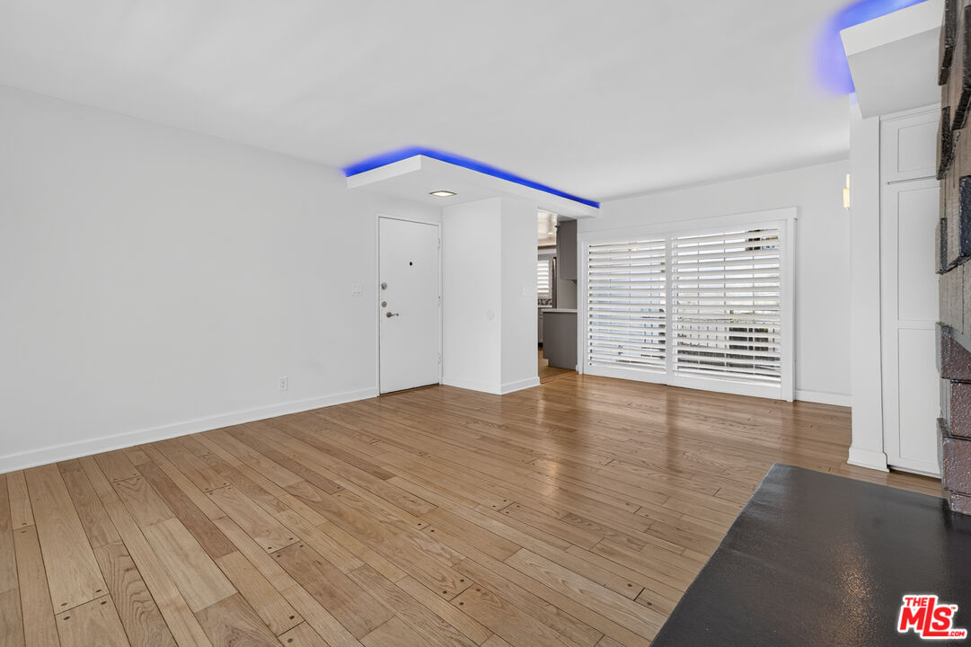 1301 N Flores St Unit: 4