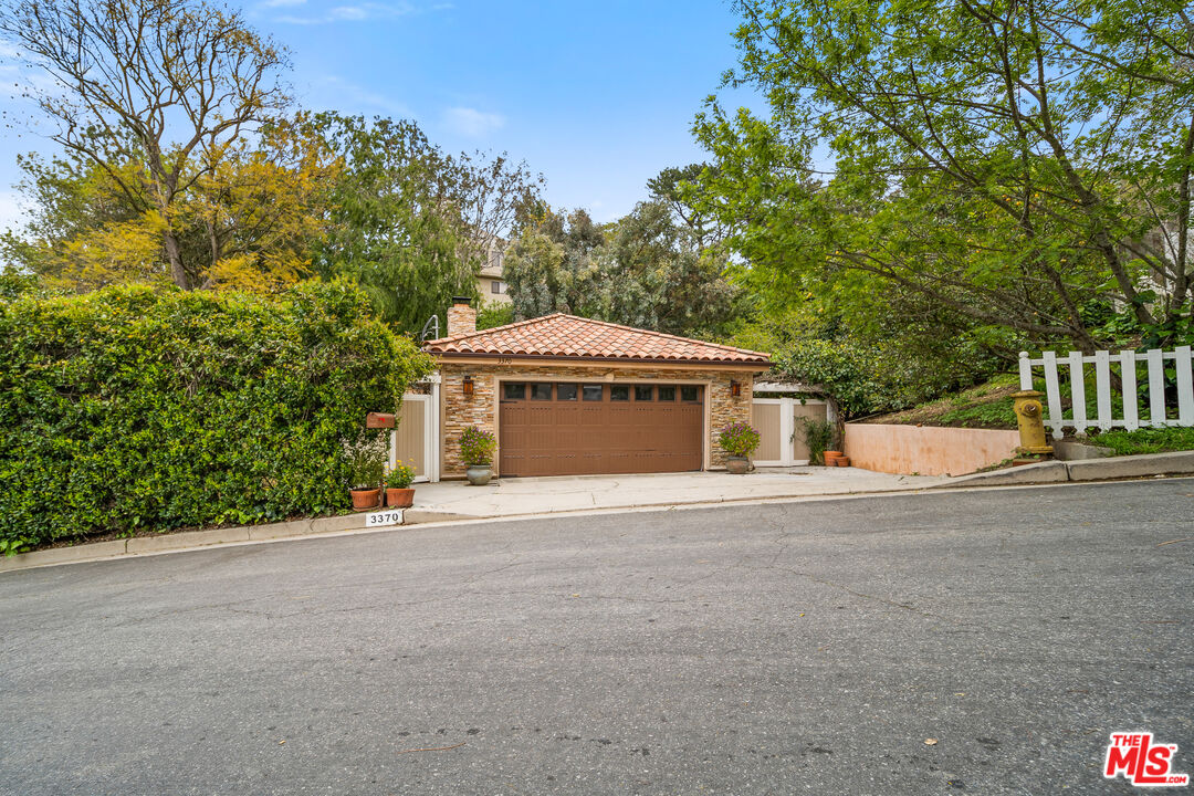3370 Camino De La Cumbre