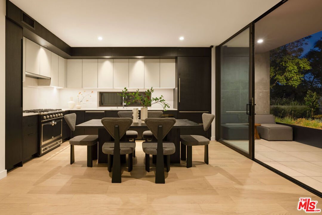 1264 N Harper Ave Unit: 101