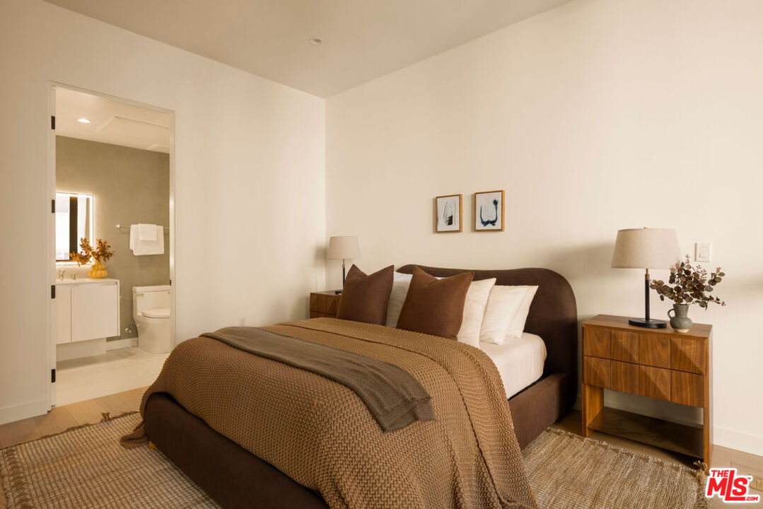 1264 N Harper Ave Unit: 205