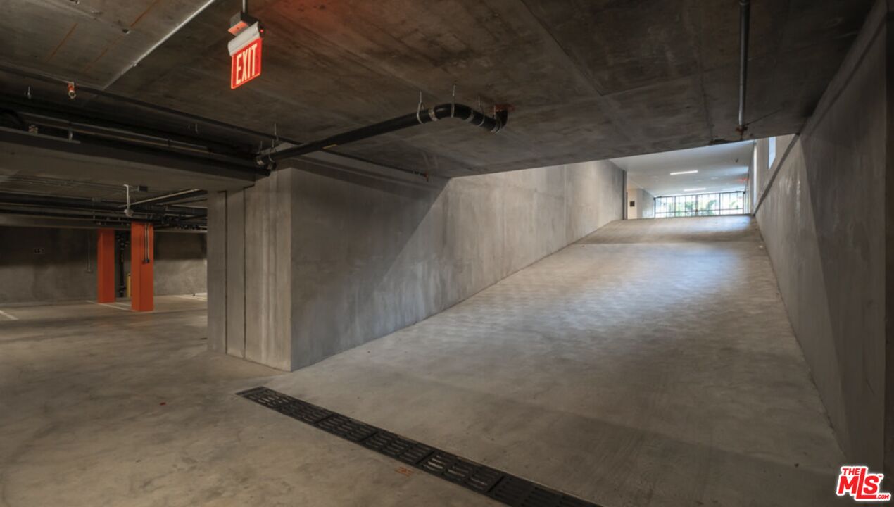 1264 N Harper Ave Unit: 205