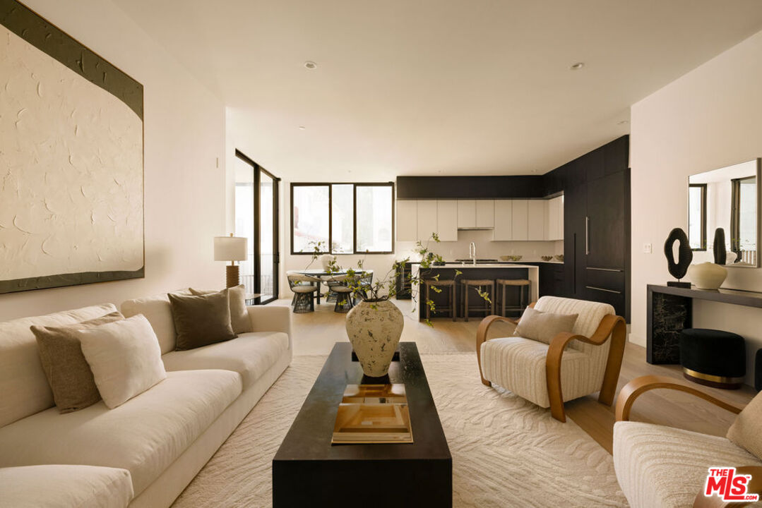 1264 N Harper Ave Unit: 205