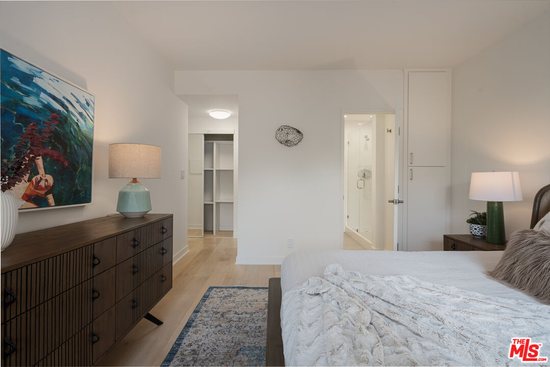 1131 Alta Loma Rd Unit: 428