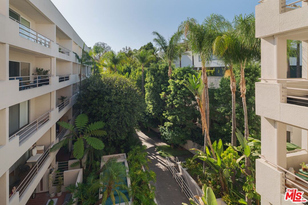 1131 Alta Loma Rd Unit: 428