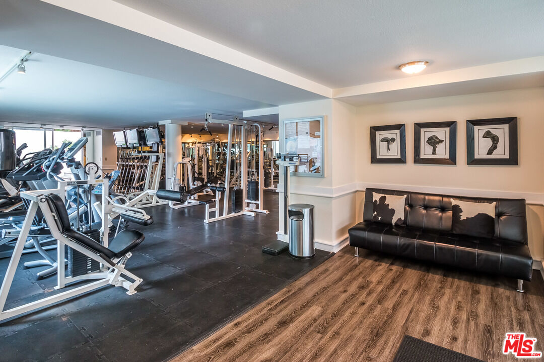 1131 Alta Loma Rd Unit: 428