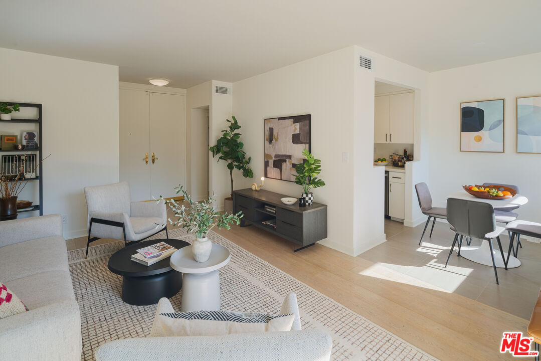 1131 Alta Loma Rd Unit: 428
