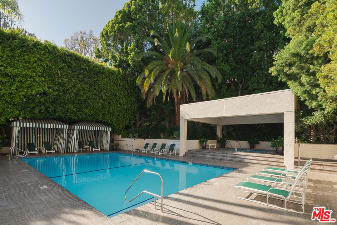 1131 Alta Loma Rd Unit: 428