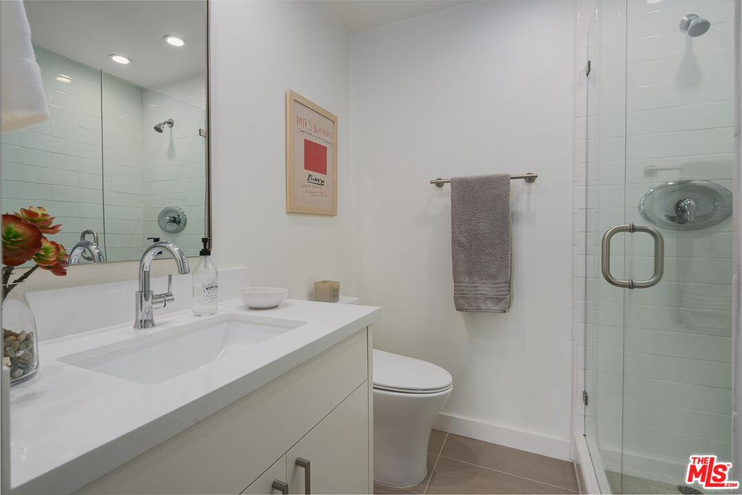 1131 Alta Loma Rd Unit: 428