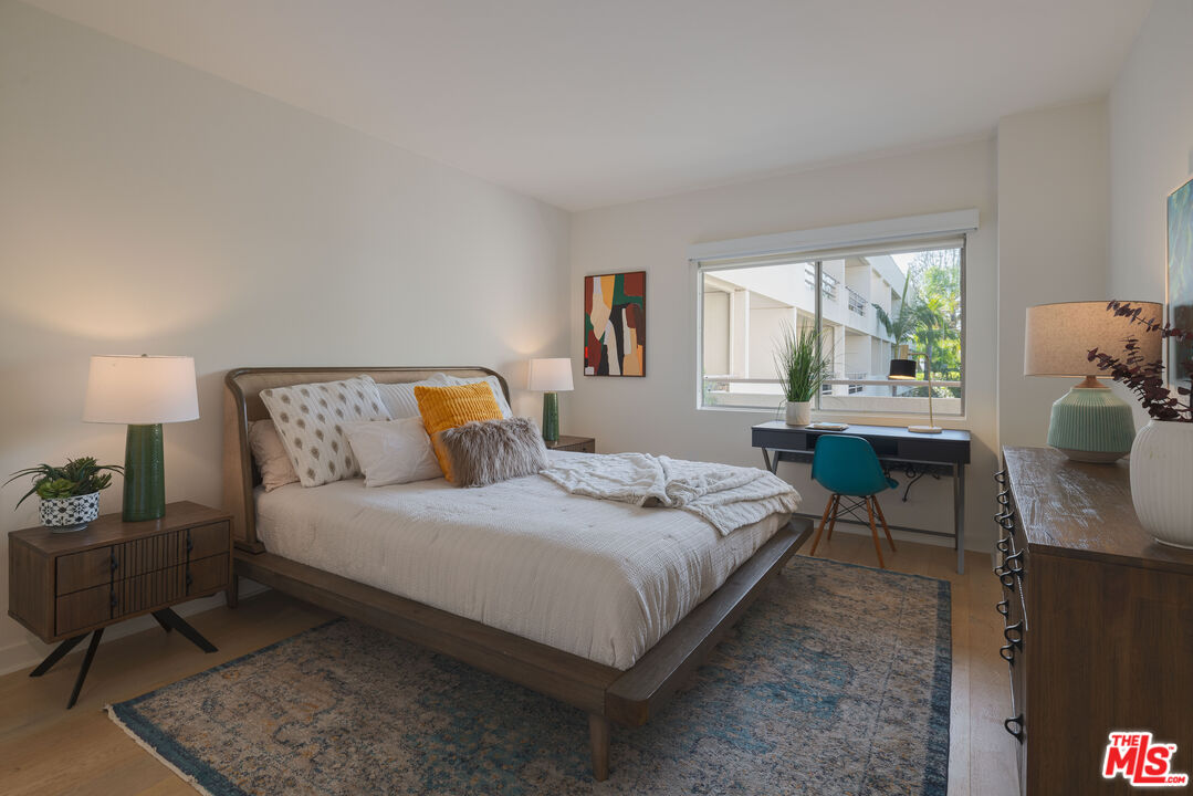 1131 Alta Loma Rd Unit: 428