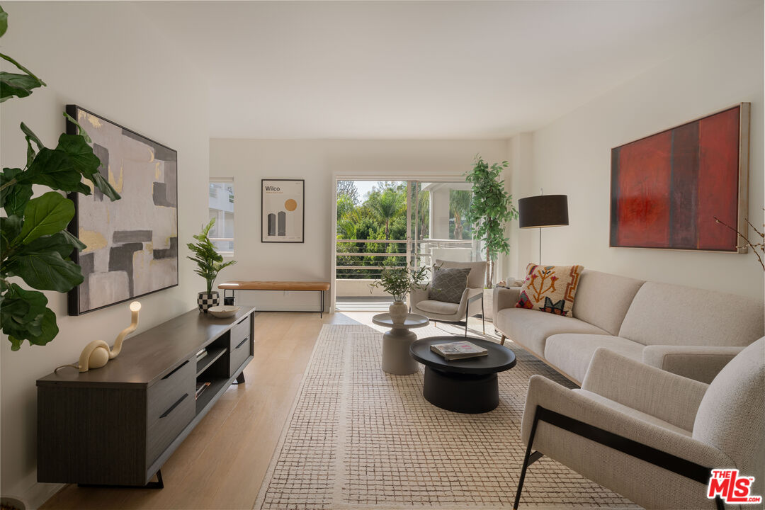 1131 Alta Loma Rd Unit: 428