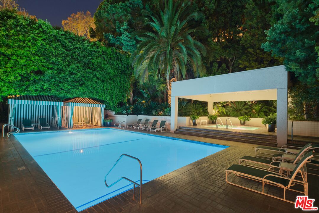 1131 Alta Loma Rd Unit: 428