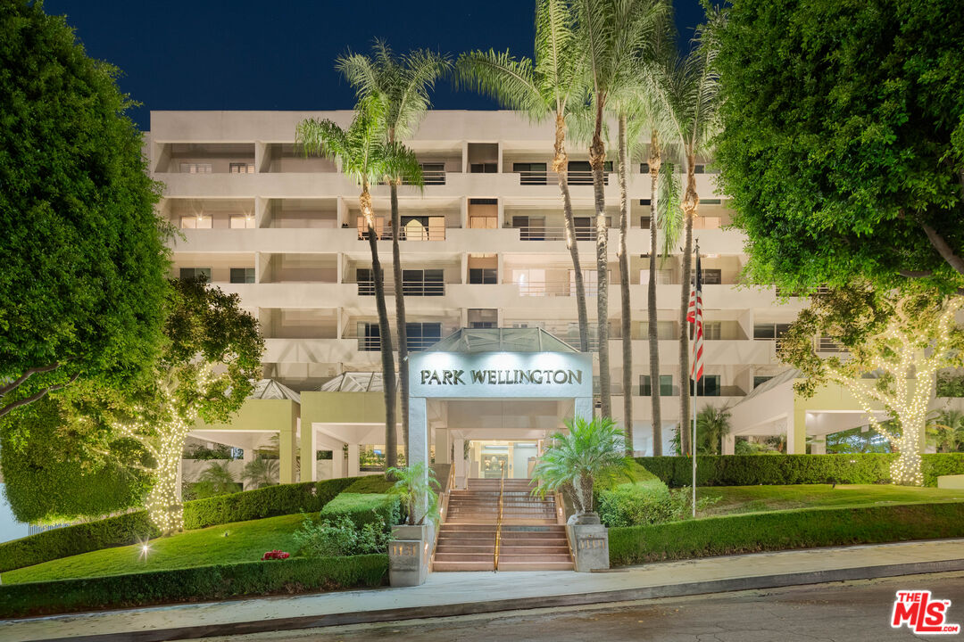 1131 Alta Loma Rd Unit: 428