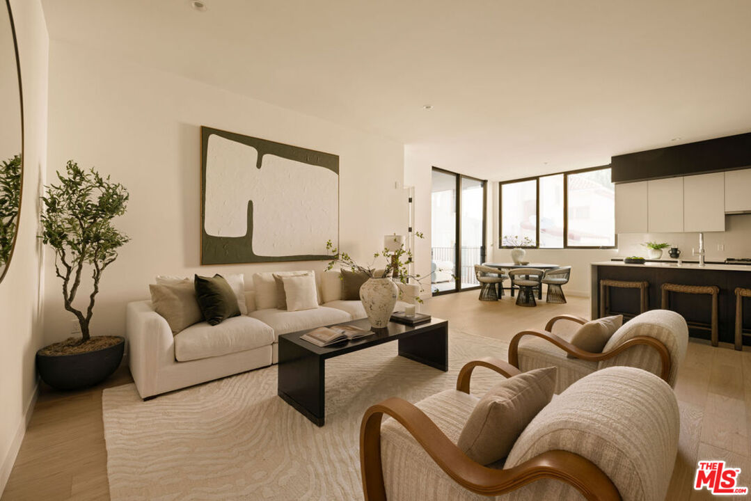 1264 N Harper Ave Unit: 302