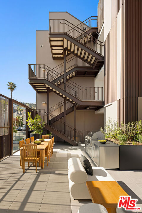 1264 N Harper Ave Unit: 302