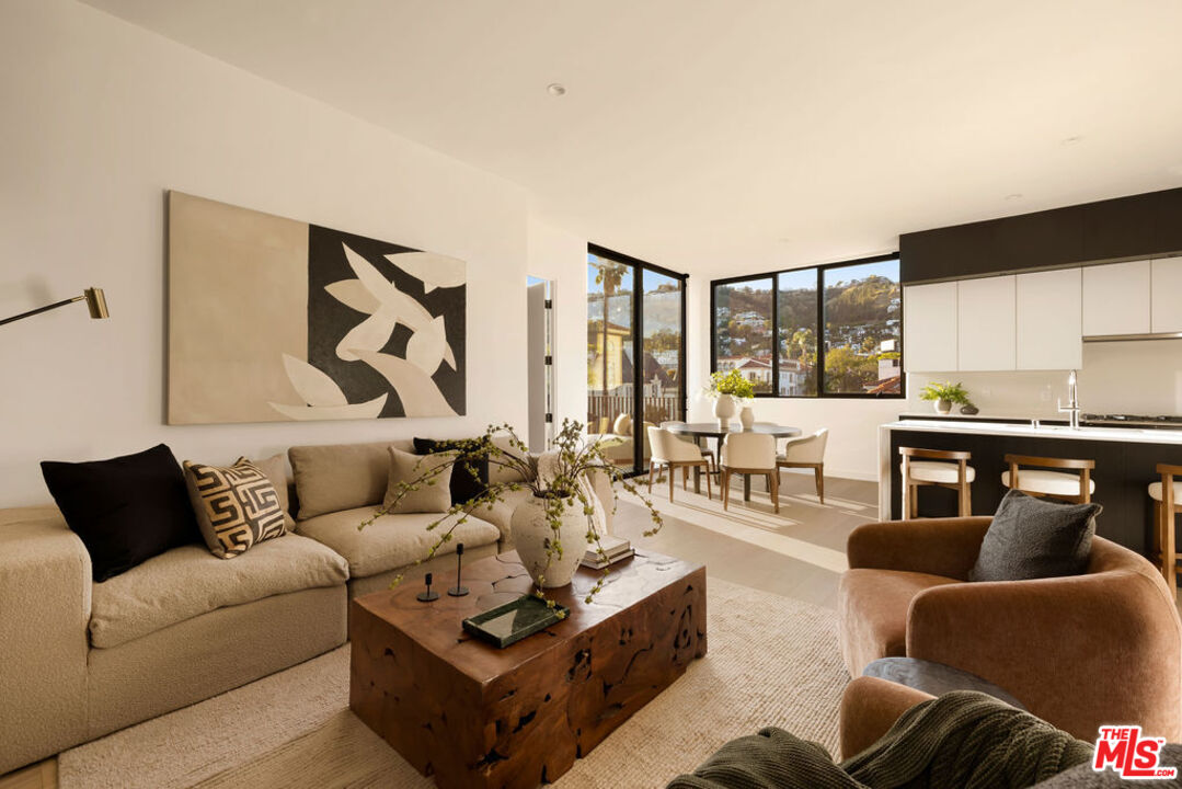 1264 N Harper Ave Unit: PH 3