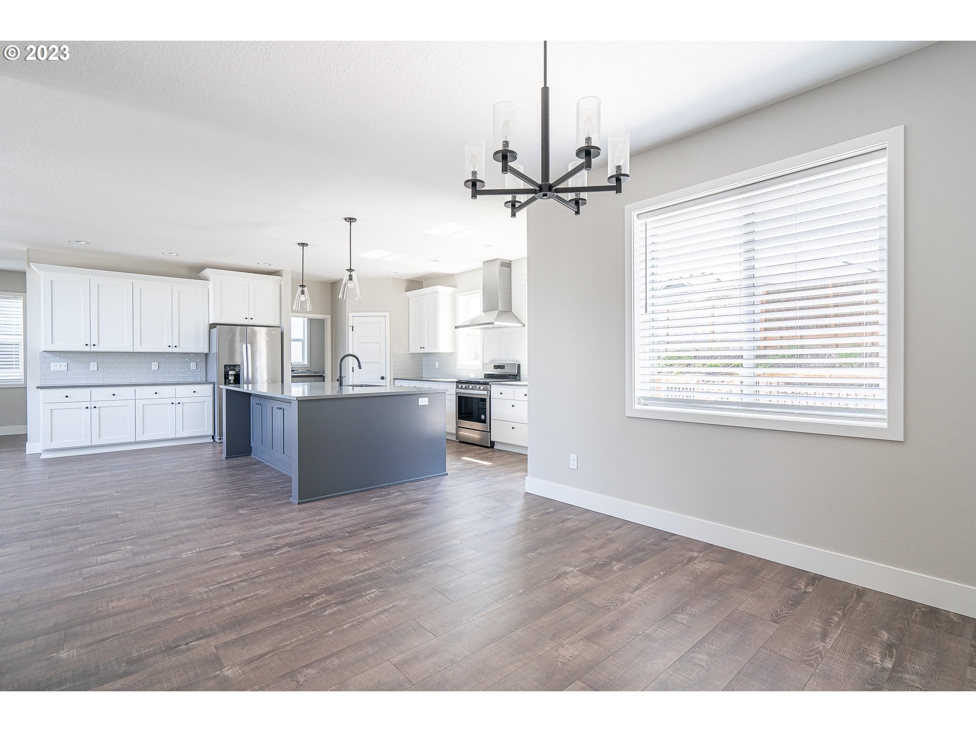 224 E TAYLOR DR