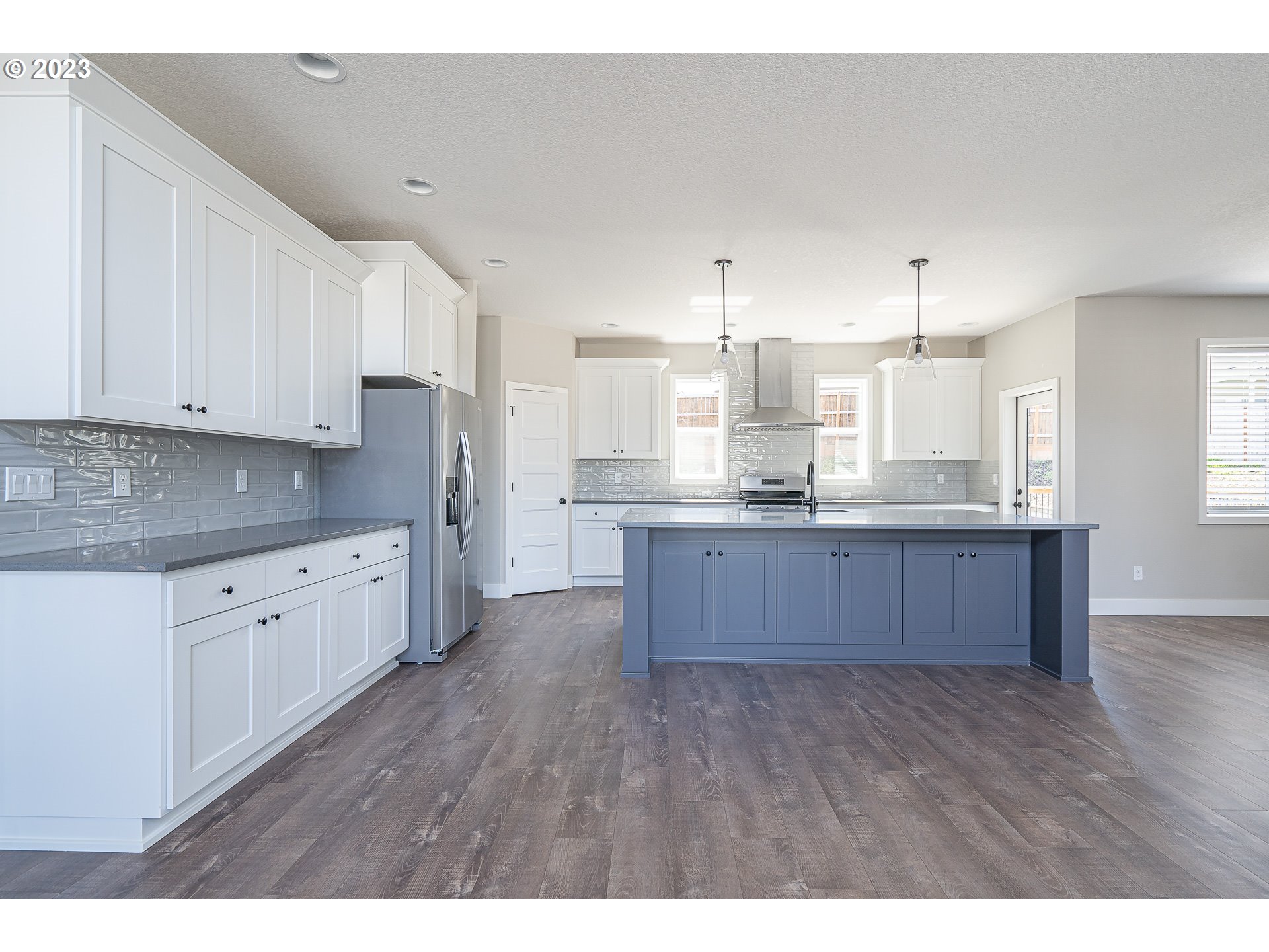 224 E TAYLOR DR