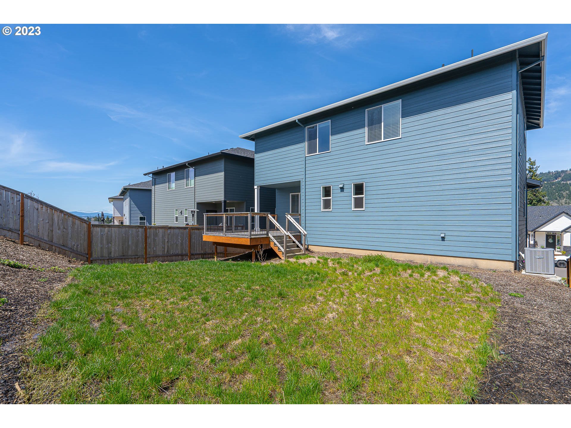 224 E TAYLOR DR