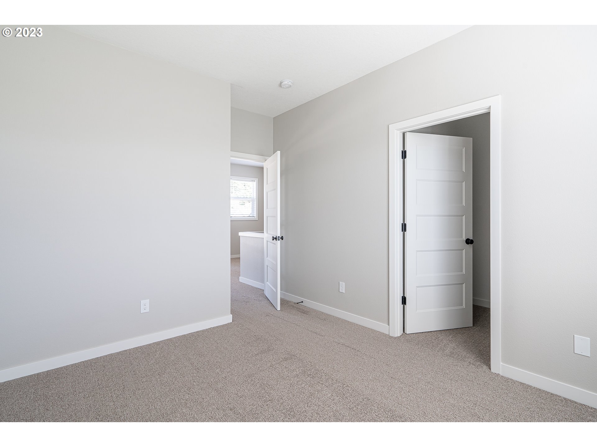 224 E TAYLOR DR