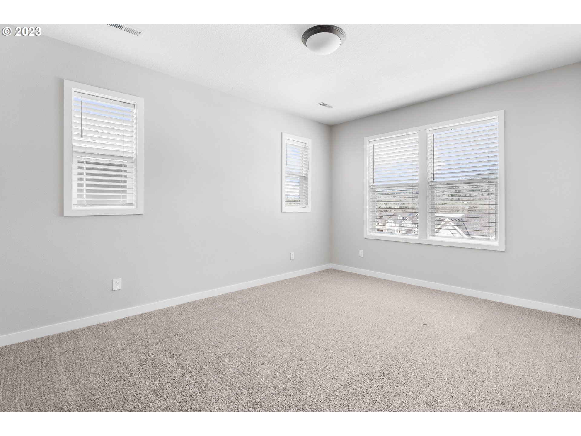 224 E TAYLOR DR