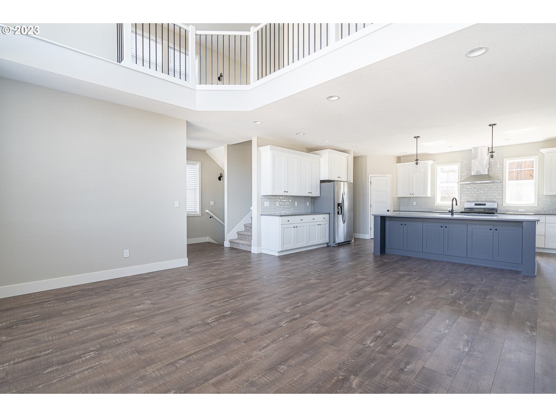 224 E TAYLOR DR