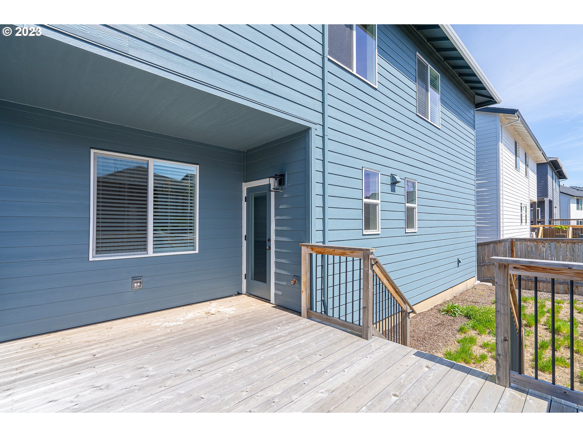 224 E TAYLOR DR