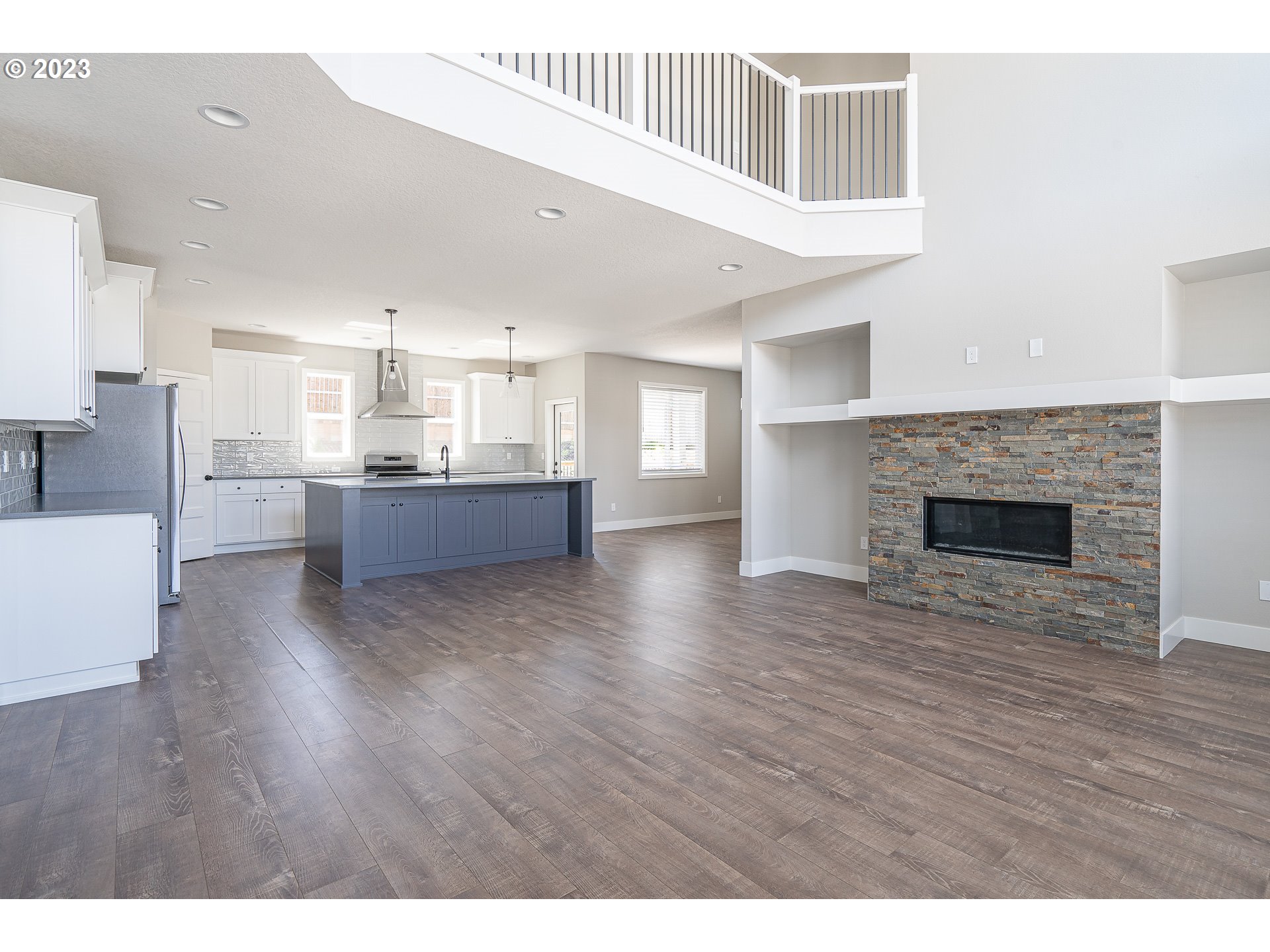 224 E TAYLOR DR
