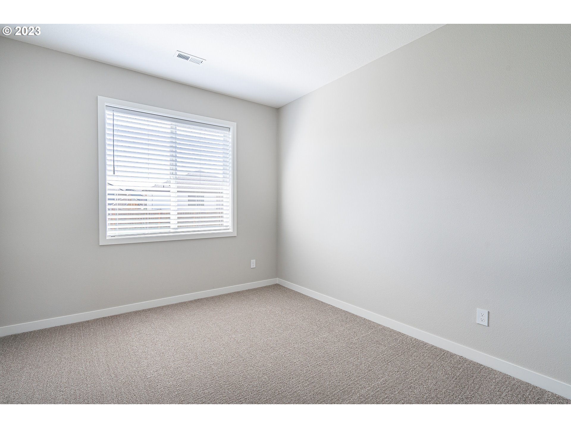 224 E TAYLOR DR