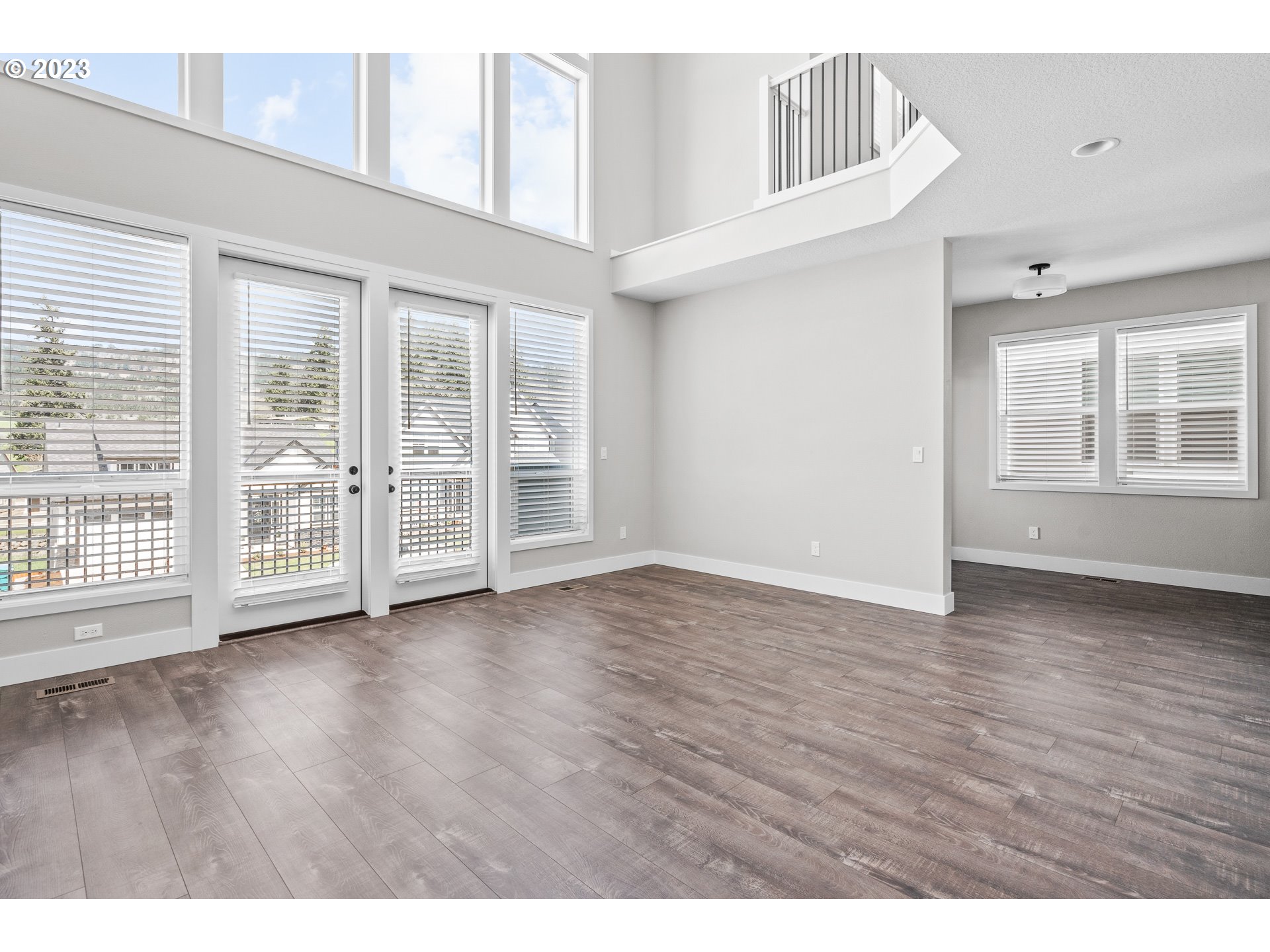 224 E TAYLOR DR