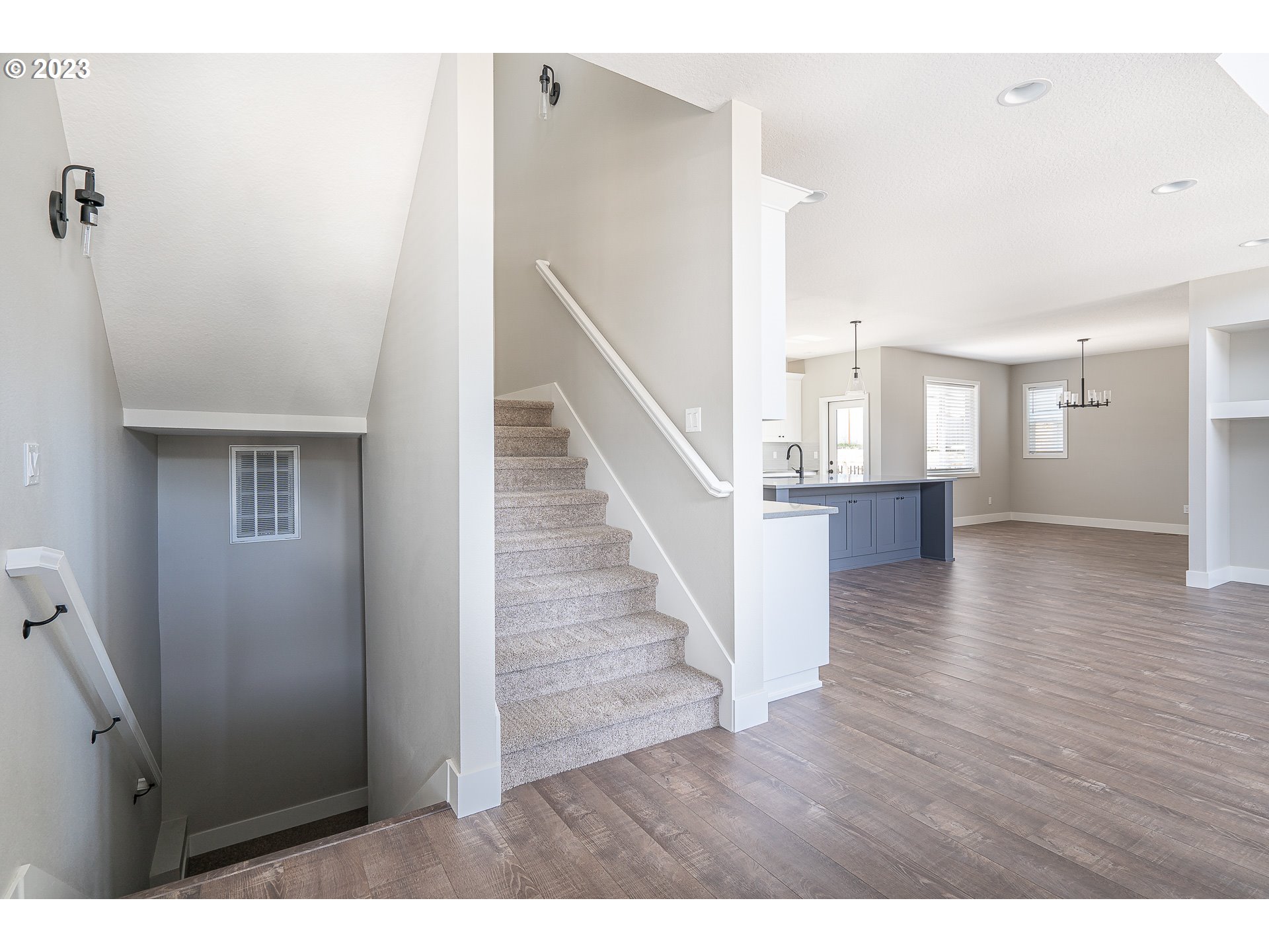 224 E TAYLOR DR