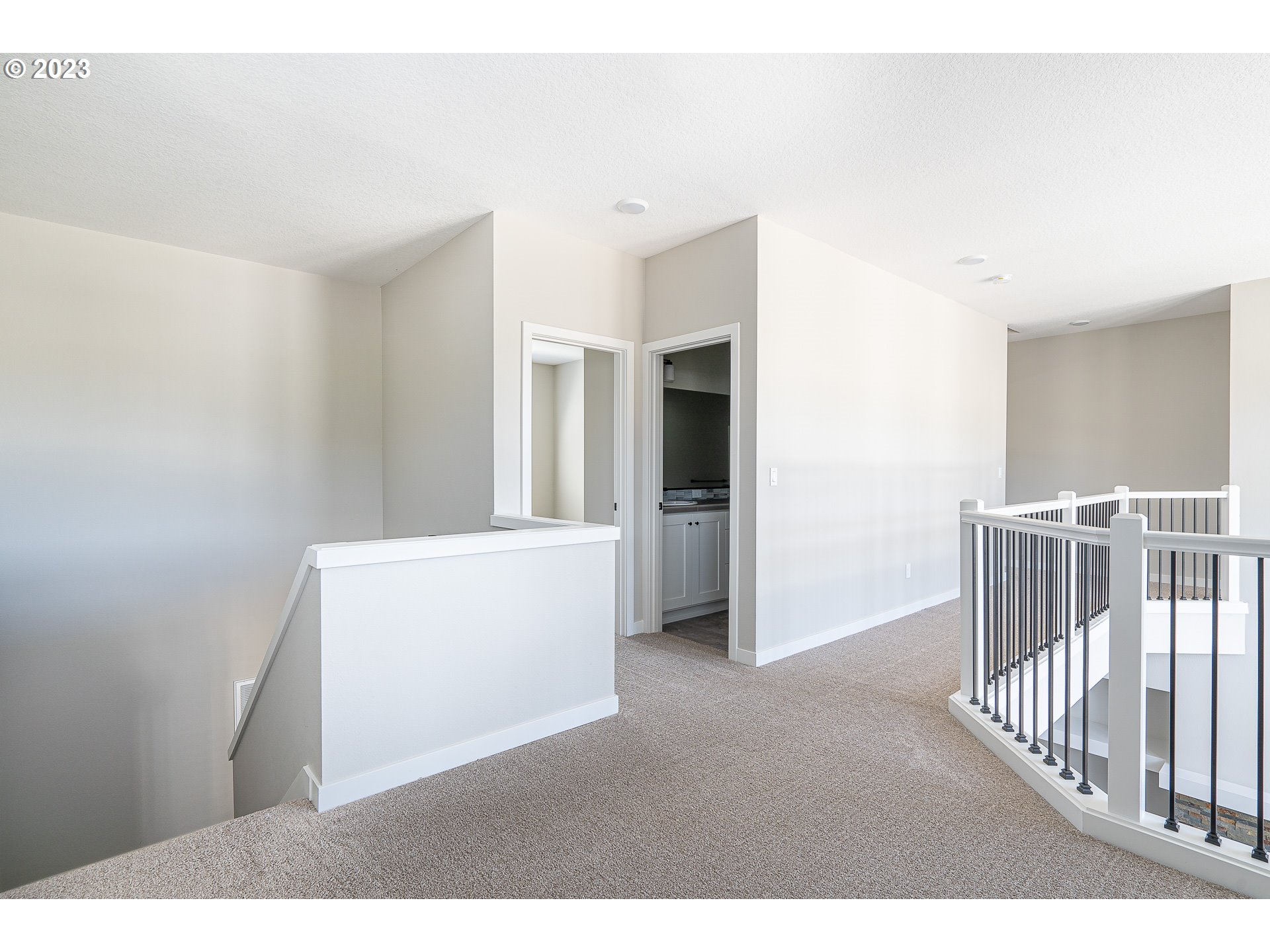 224 E TAYLOR DR