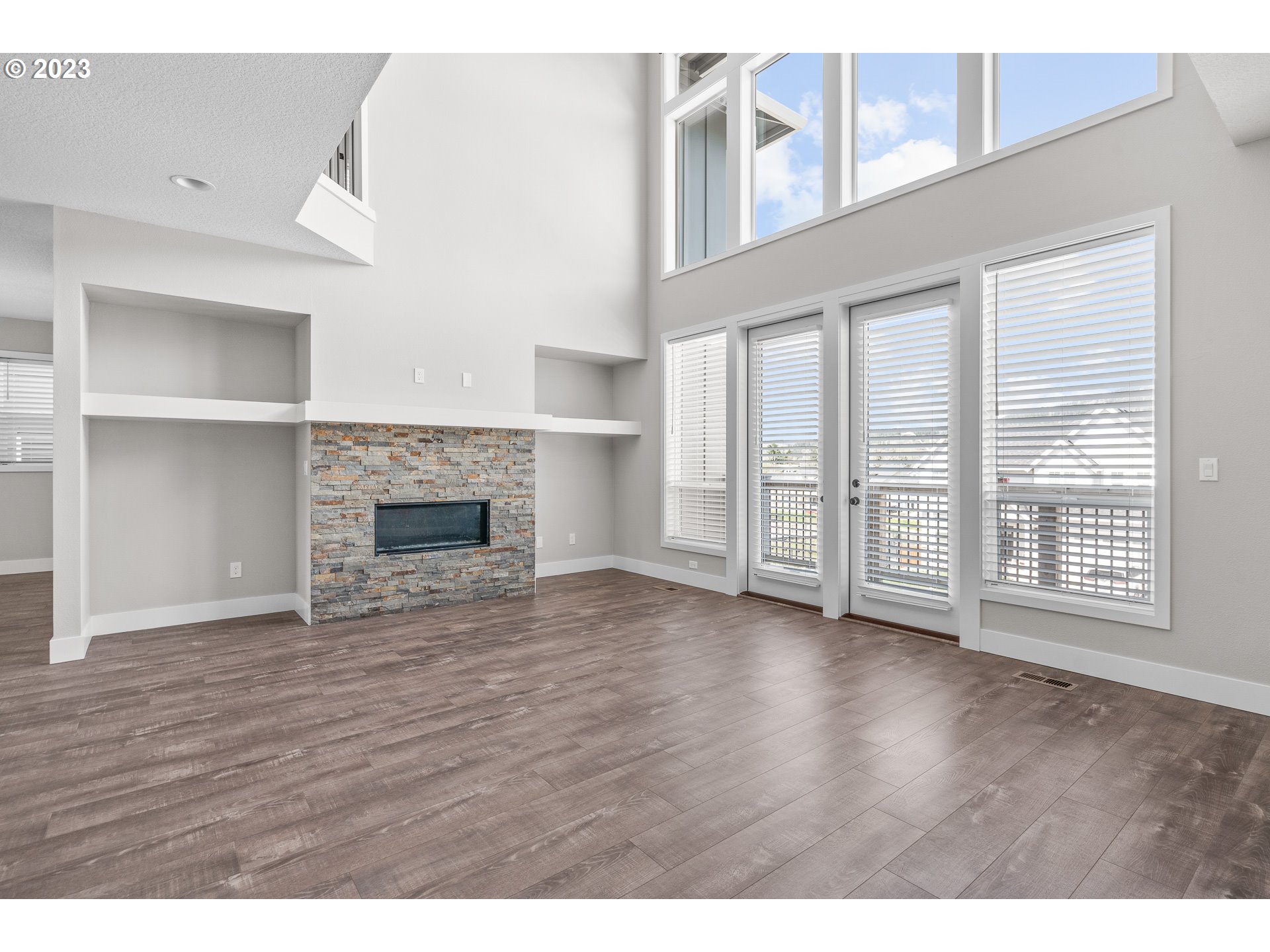 224 E TAYLOR DR