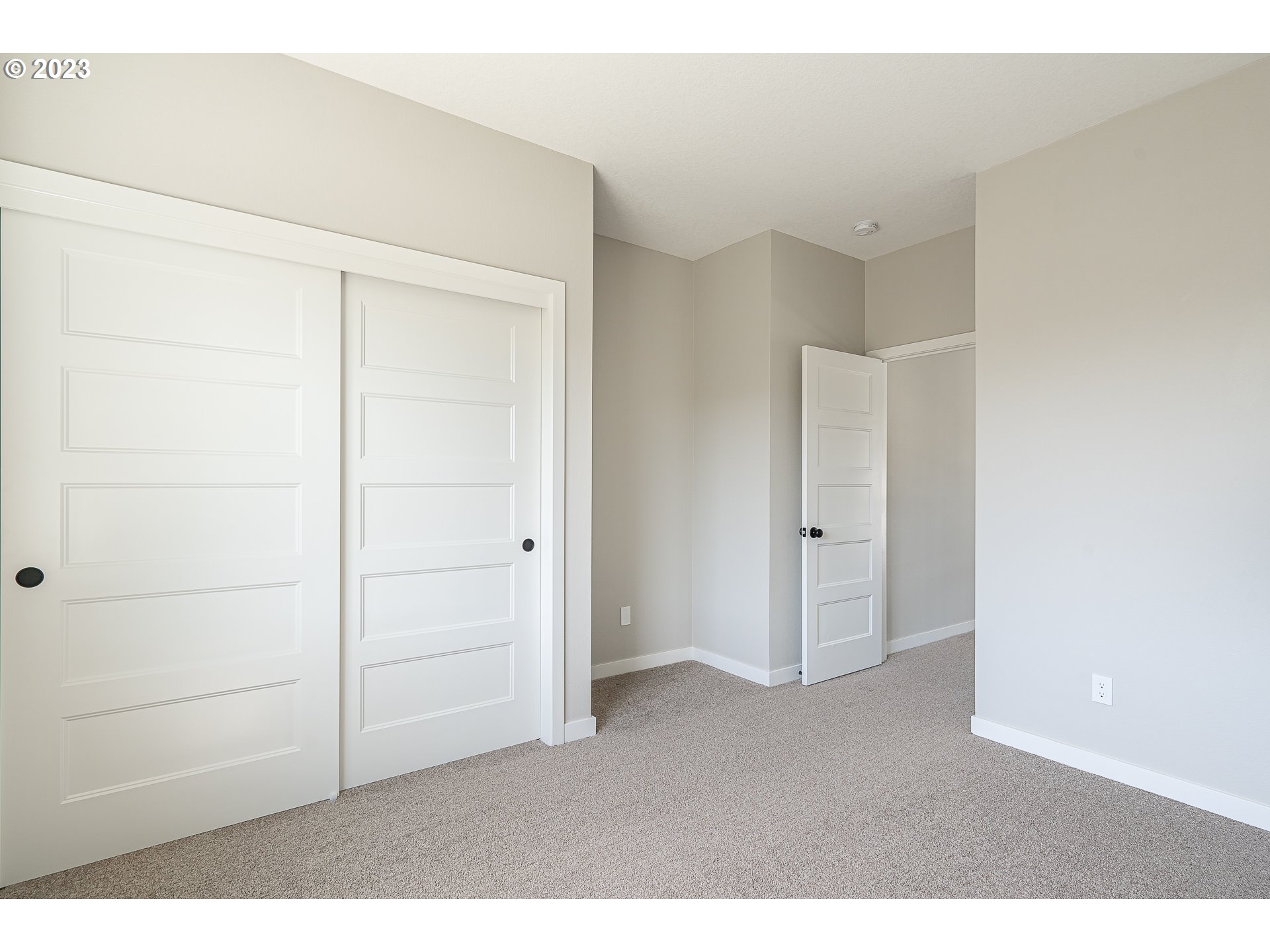 224 E TAYLOR DR