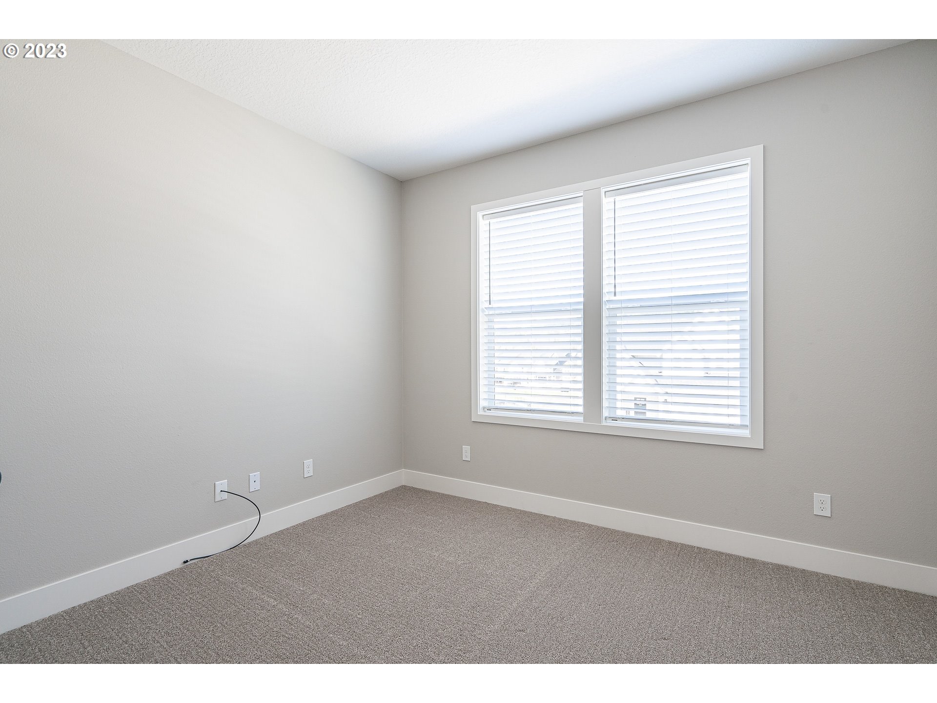 224 E TAYLOR DR