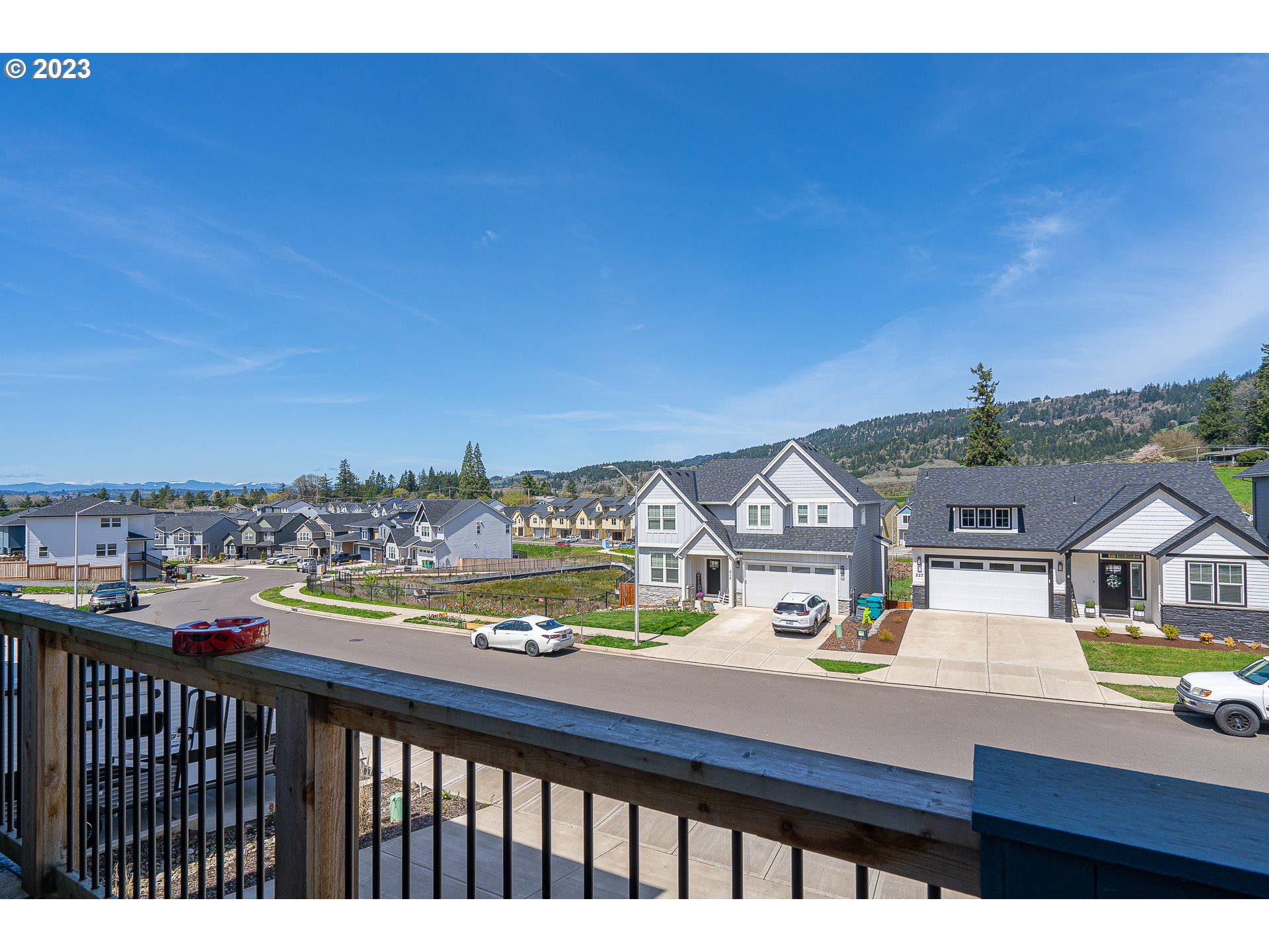 224 E TAYLOR DR