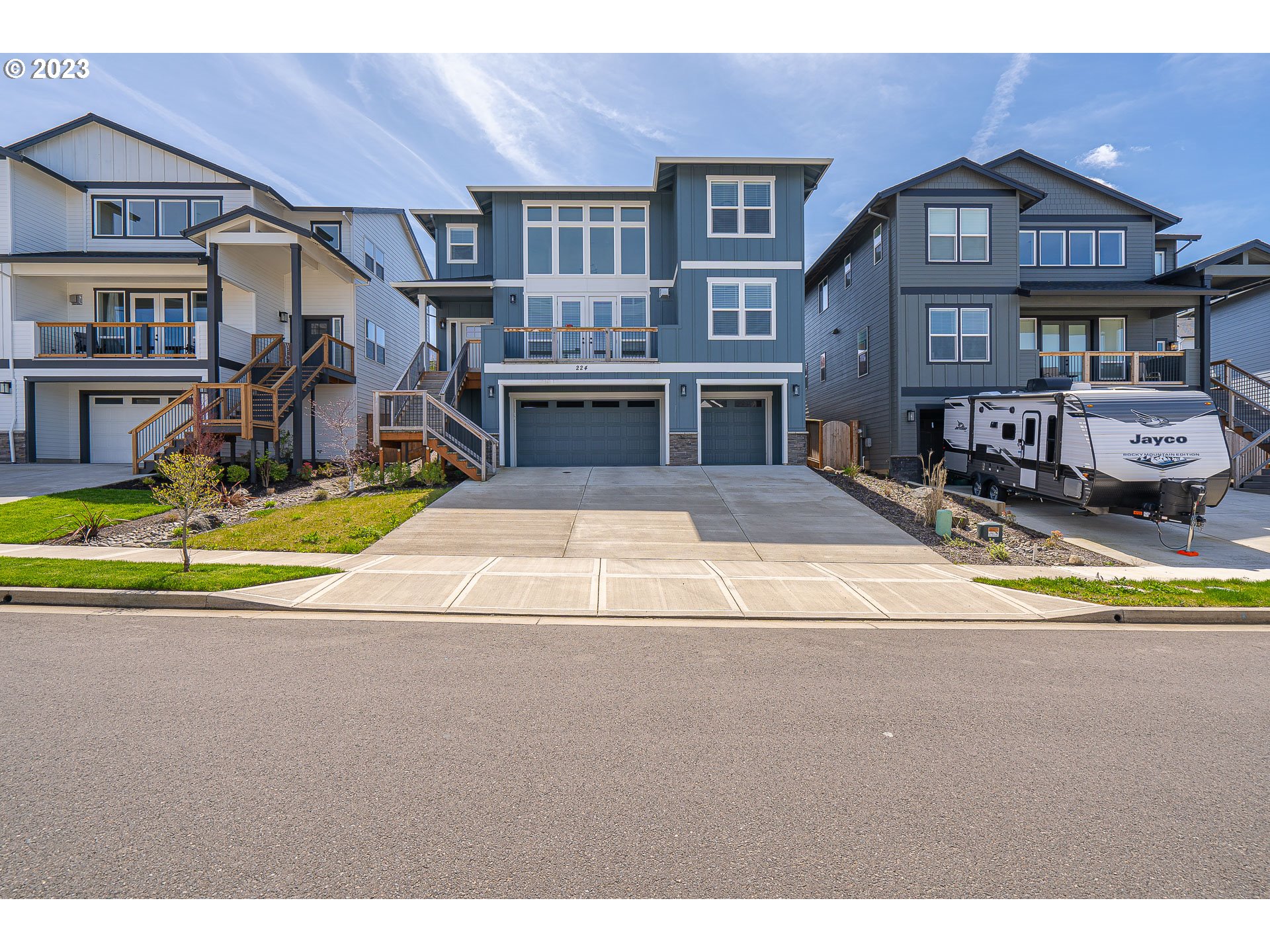 224 E TAYLOR DR