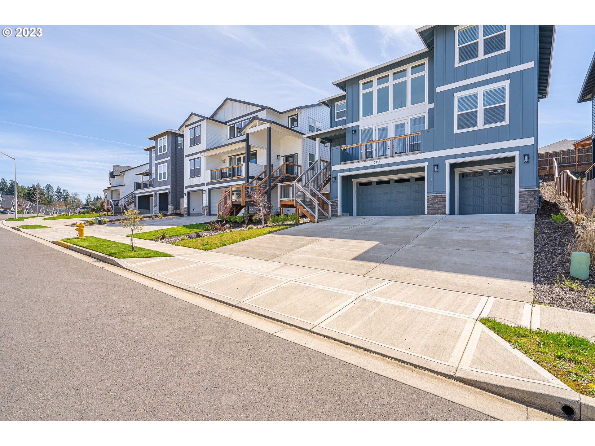224 E TAYLOR DR