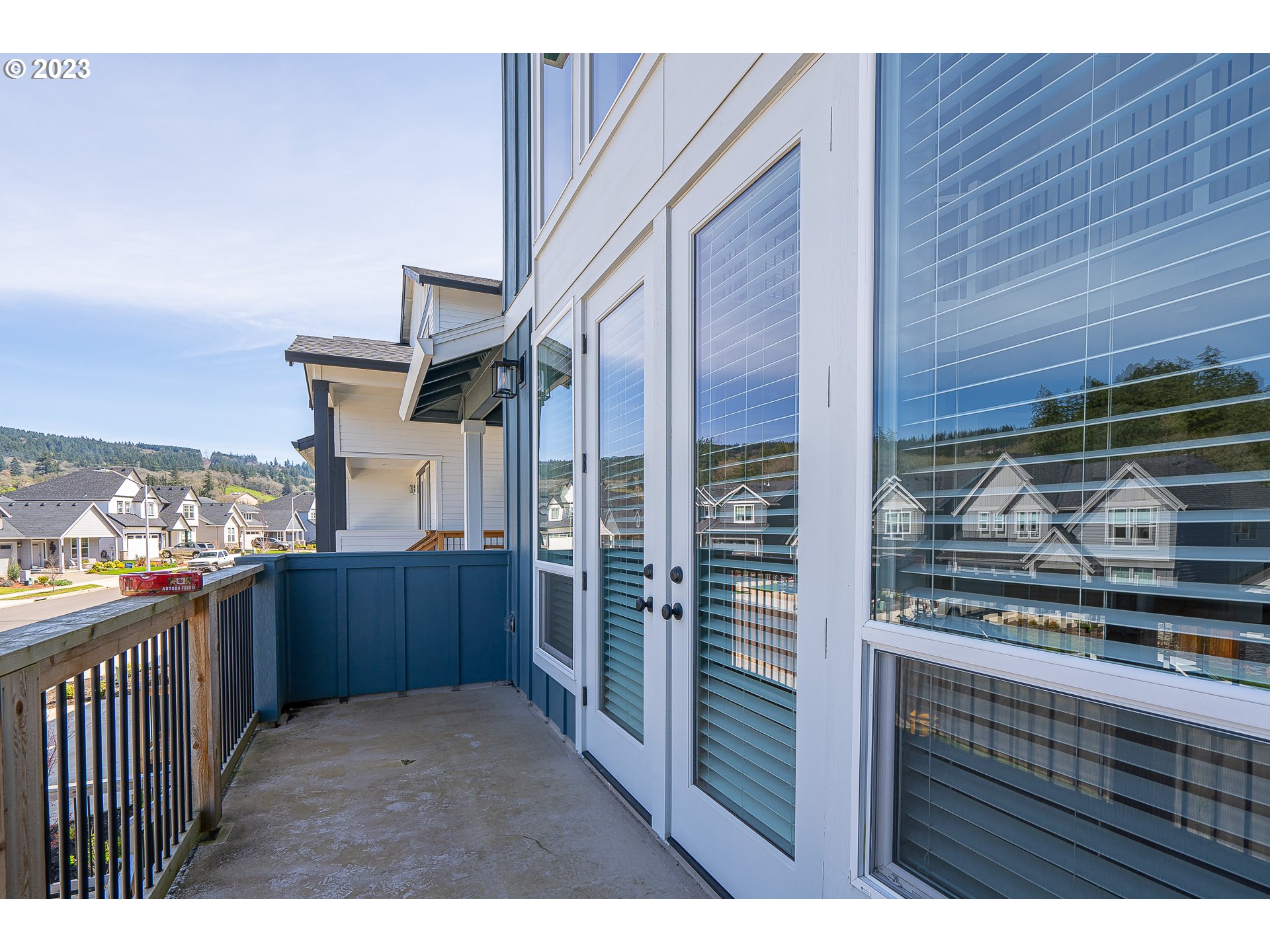 224 E TAYLOR DR