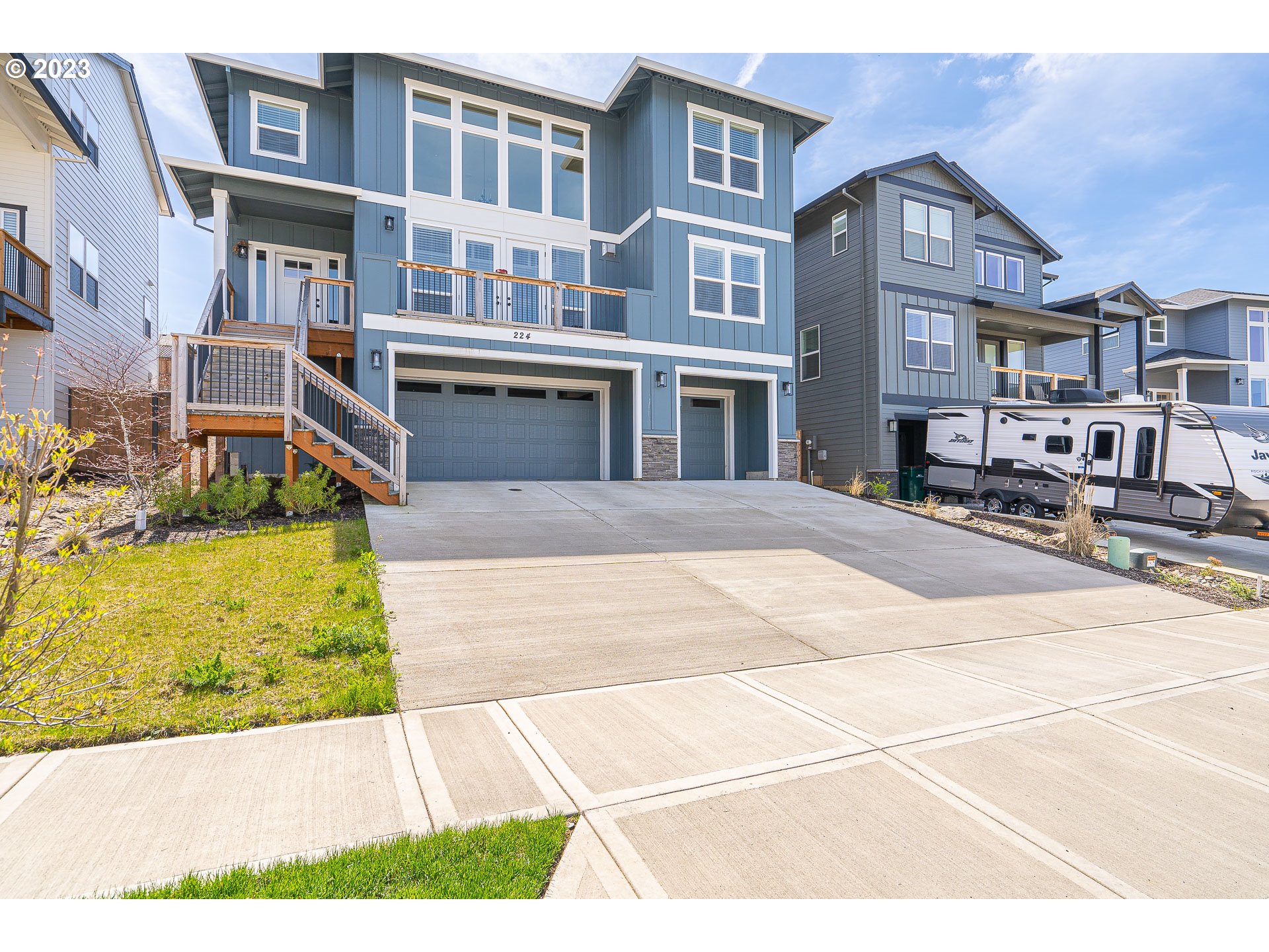 224 E TAYLOR DR