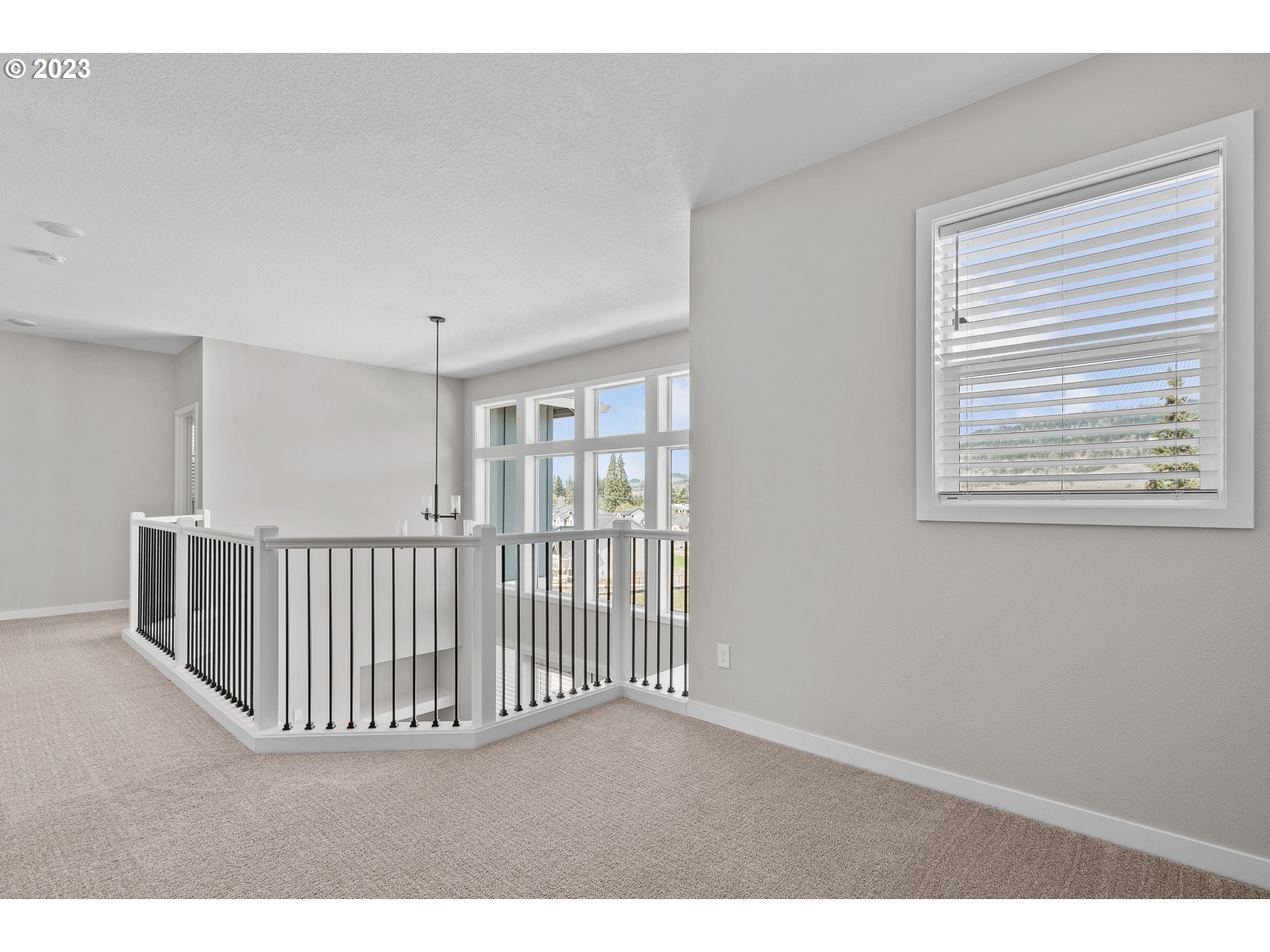 224 E TAYLOR DR