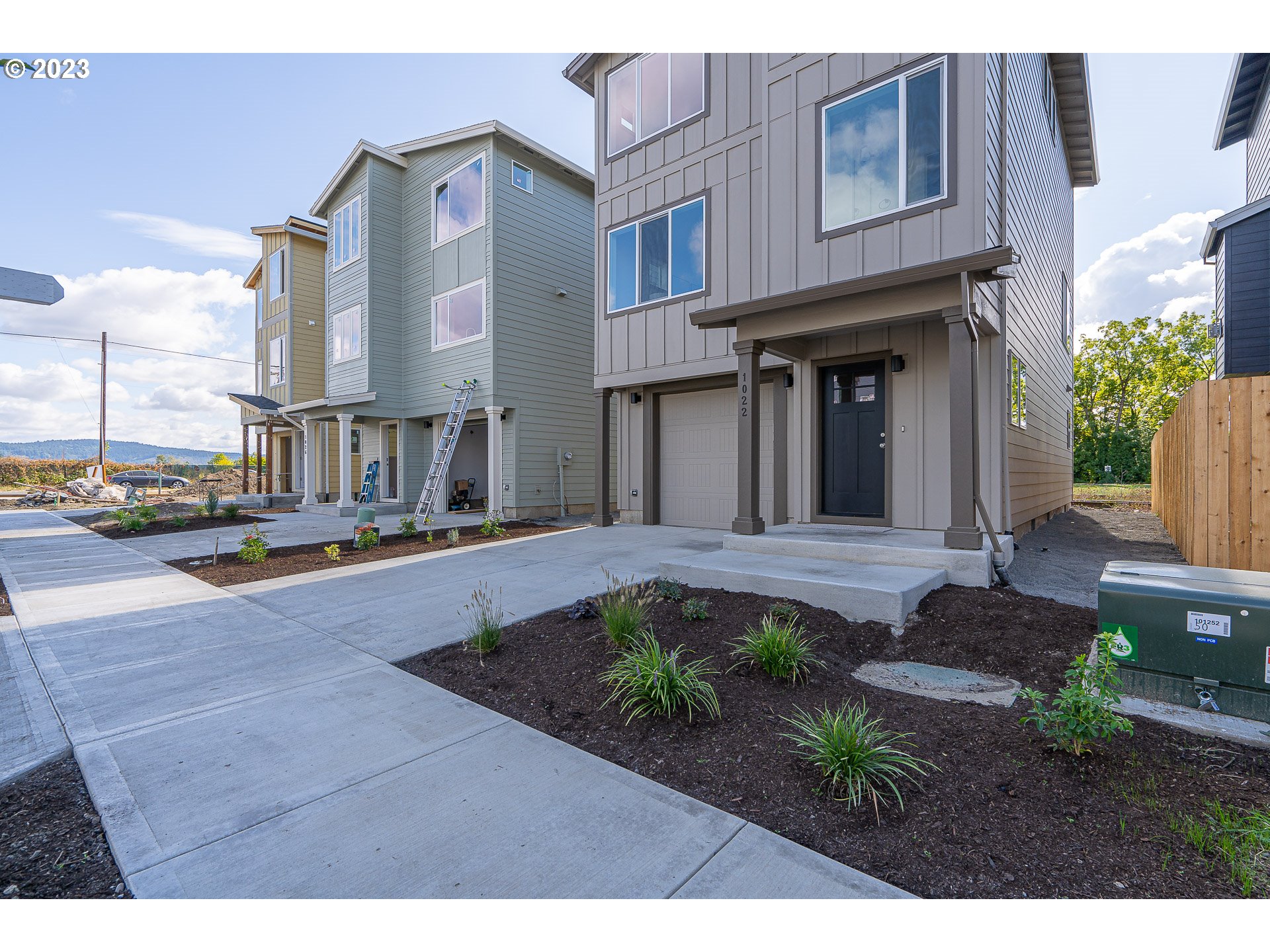 1022 E GINGER ROOT CT