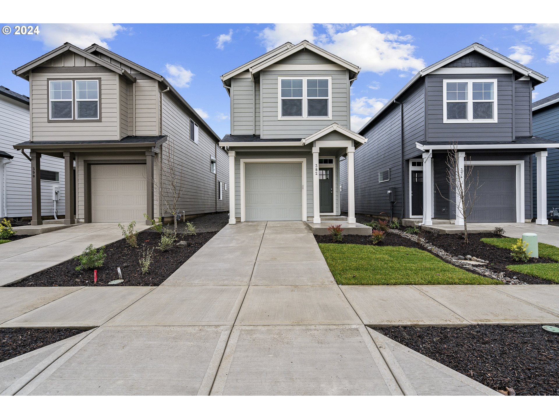 382 E London WAY