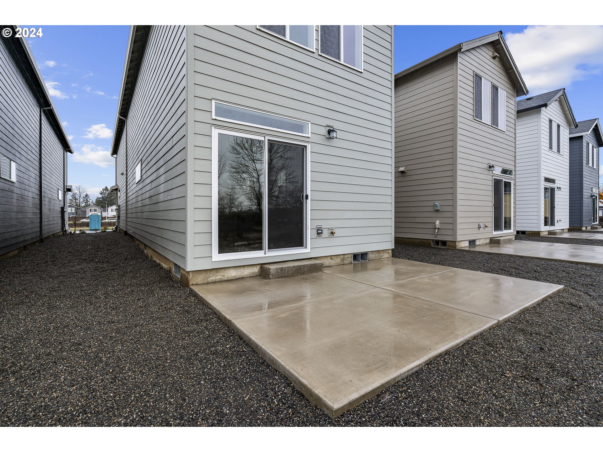 382 E London WAY