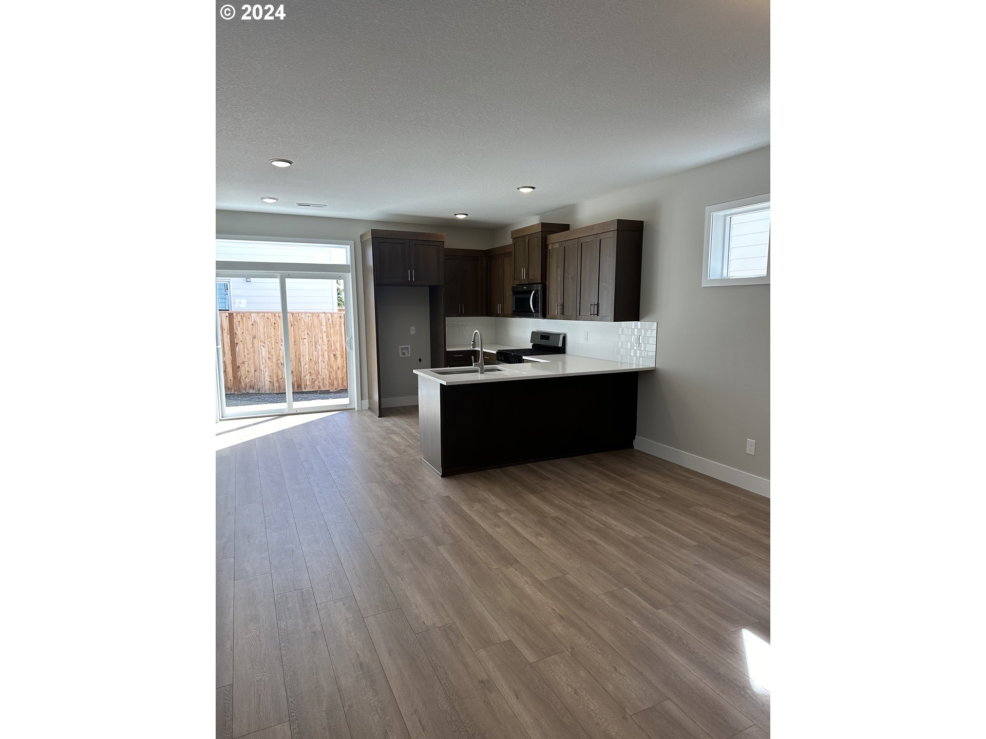 358 E LONDON WAY