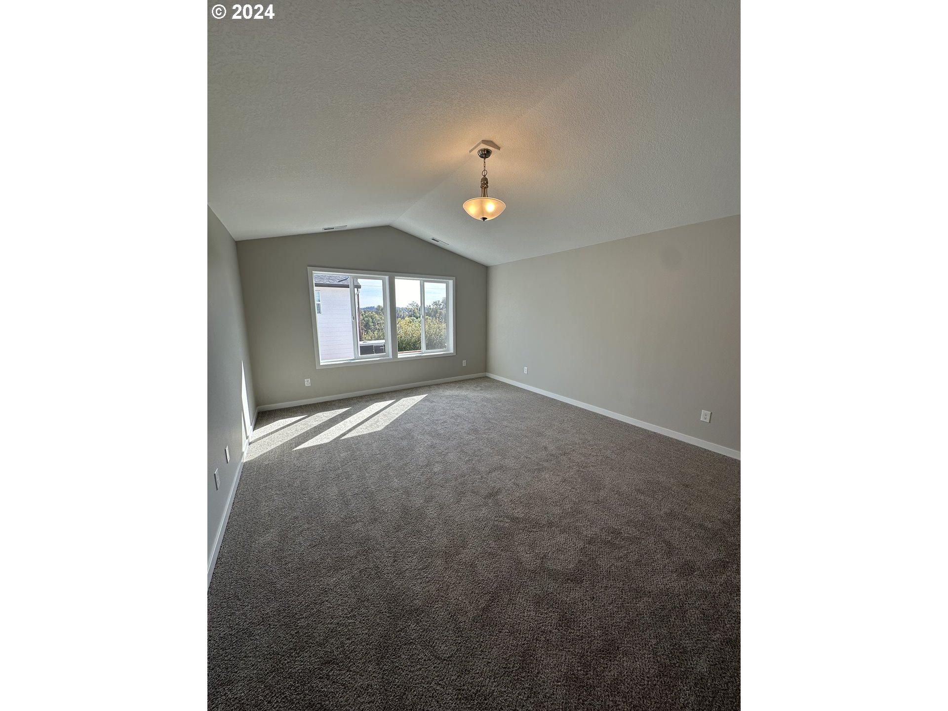 358 E LONDON WAY