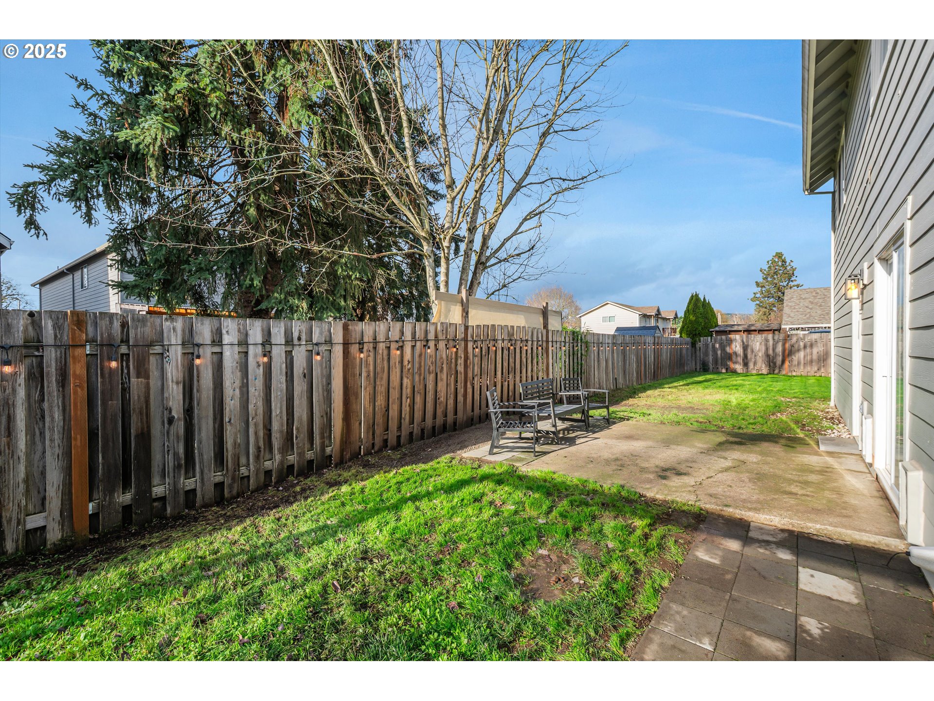 1506 E MILL CT