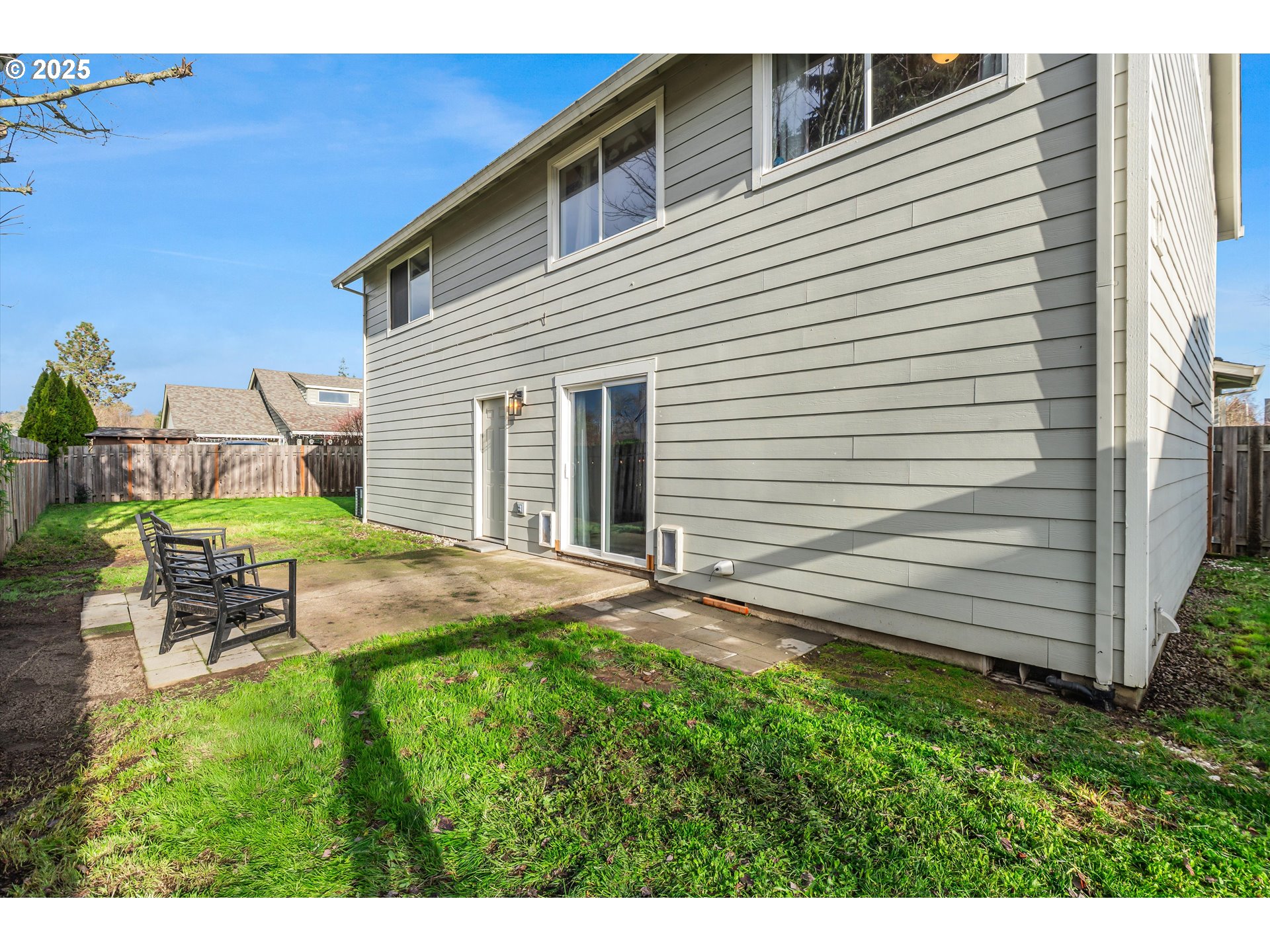 1506 E MILL CT